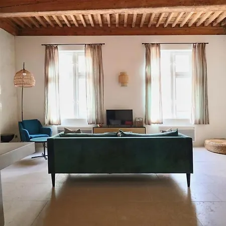 Lägenhet De Caractere Avec Cachet Unique A Uzès