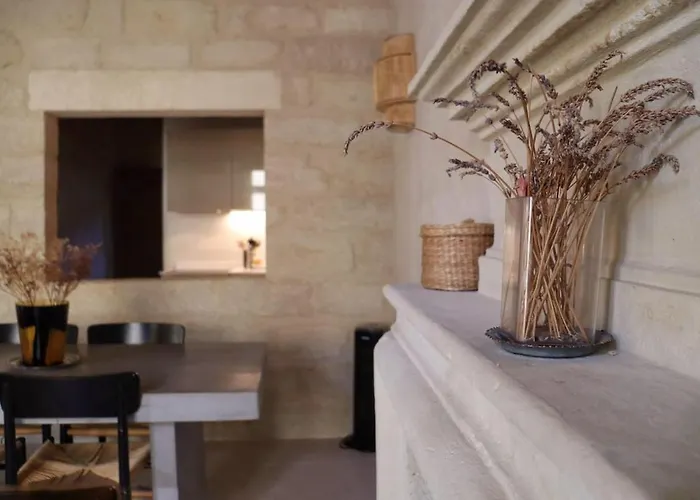 De Caractere Avec Cachet Unique A Appartement Uzès