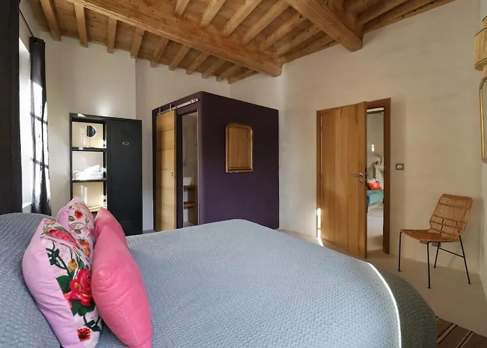 Appartement De Caractere Avec Cachet Unique A
