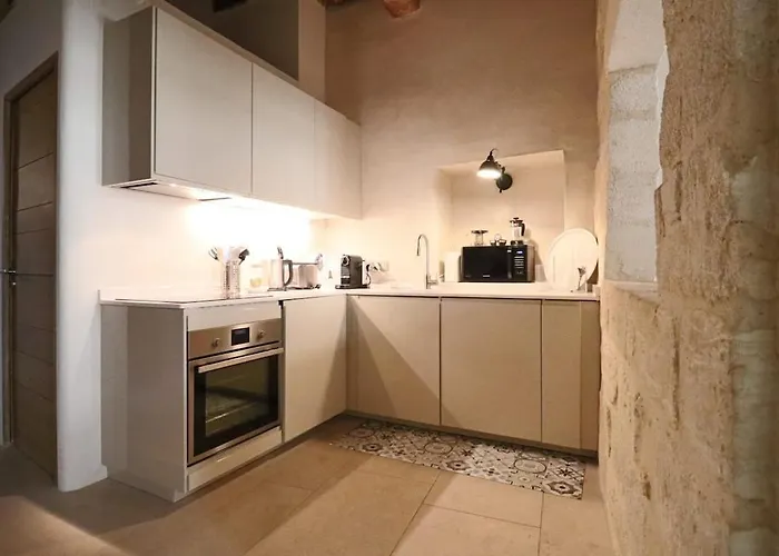 Appartement De Caractere Avec Cachet Unique A *