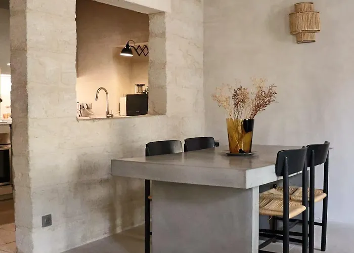 Appartement De Caractere Avec Cachet Unique A
