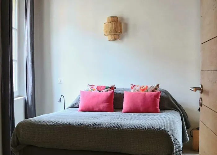 Appartement De Caractere Avec Cachet Unique A *