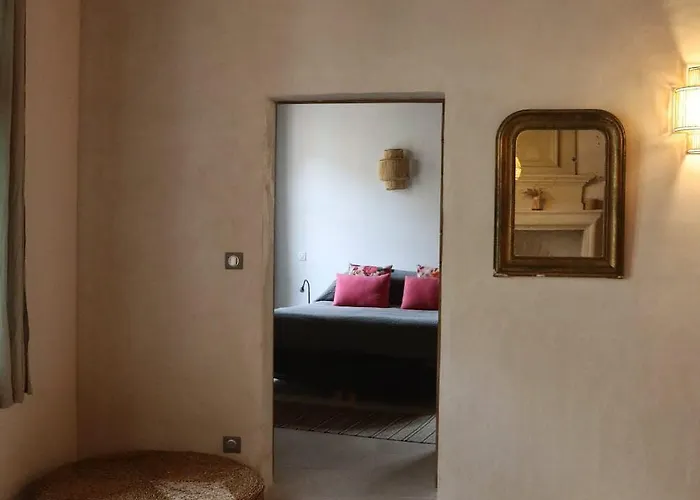 De Caractere Avec Cachet Unique A * Uzès